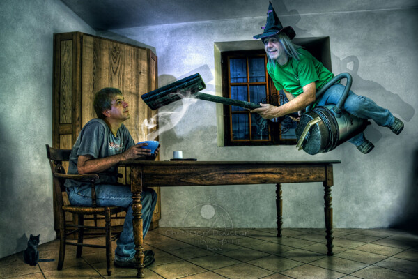 Sorcière, Balai, Aspirateur, Déjeuner, Table, Armoire, Christian La sorcière abandonne son balai ringard... (Photomontage de Christian Roustan)