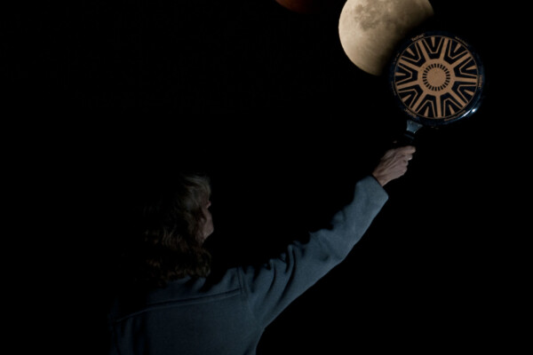 Eclipse, Domi, Poêle, Lune Le mystère de l'éclipse enfin révélé. (Photomontage de Christian Roustan)