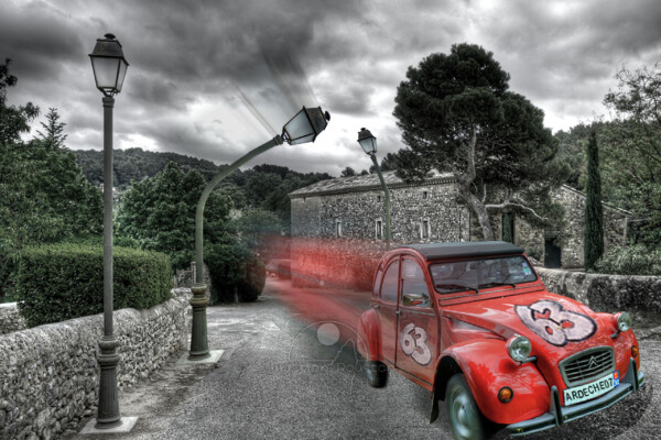 2CV, Deudeuche, Lampadaire, Maison, Rouge La 2CV mythique, rien ne l’arrête. (Photomontage de Christian Roustan)