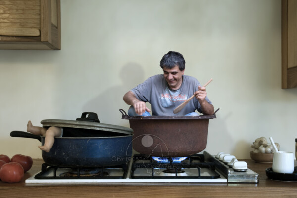 Christian, Gamelle, Casserole, Moutarde, Ail, Poupée, Tomates, Gaz Auto-cuisson (L'art de mijoter un petit plat) (Photomontage de Christian Roustan)