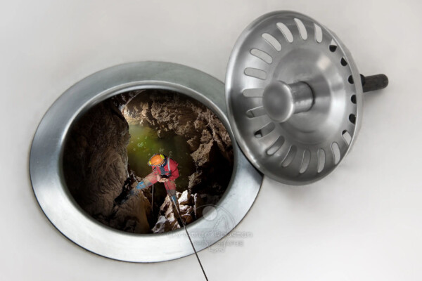 Noé, Evier, Bonde, Siphon, Verticale, Puits Spéléo LA FUITE. Départ prometteur, arrêt sur siphon. (Photomontage de Christian Roustan)