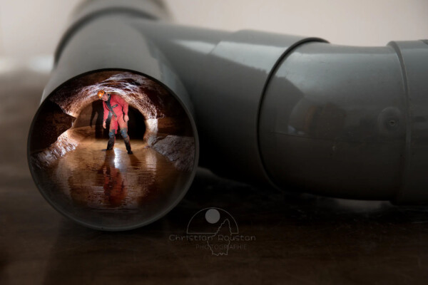 Tube, PVC, Noé Spéléo PLOMBERIE. J'ai loupé ma vocation j’aurai du être plombier. (Photomontage de Christian Roustan)