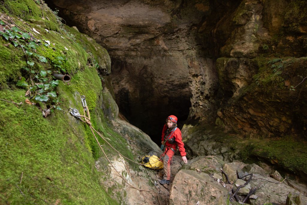Le puits d'entrée. (Aven du Camelié, Gard)
