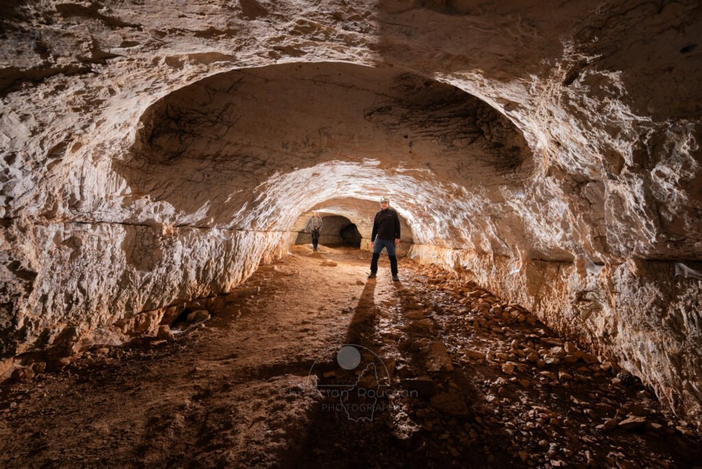 Couloir coloré. (Baume Grenas, Ardèche)