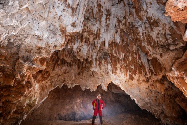 Le porche d'entrée. (Baume des Italiens, Gard)