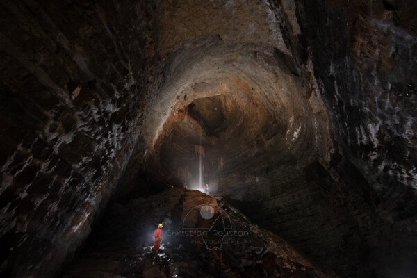 La salle du Mont-Blanc. (Fontaine de Champclos, Ardèche)