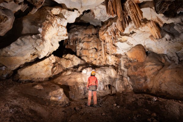 Le ressaut vue de dessous. (Grotte de Chironlong, Ardèche)