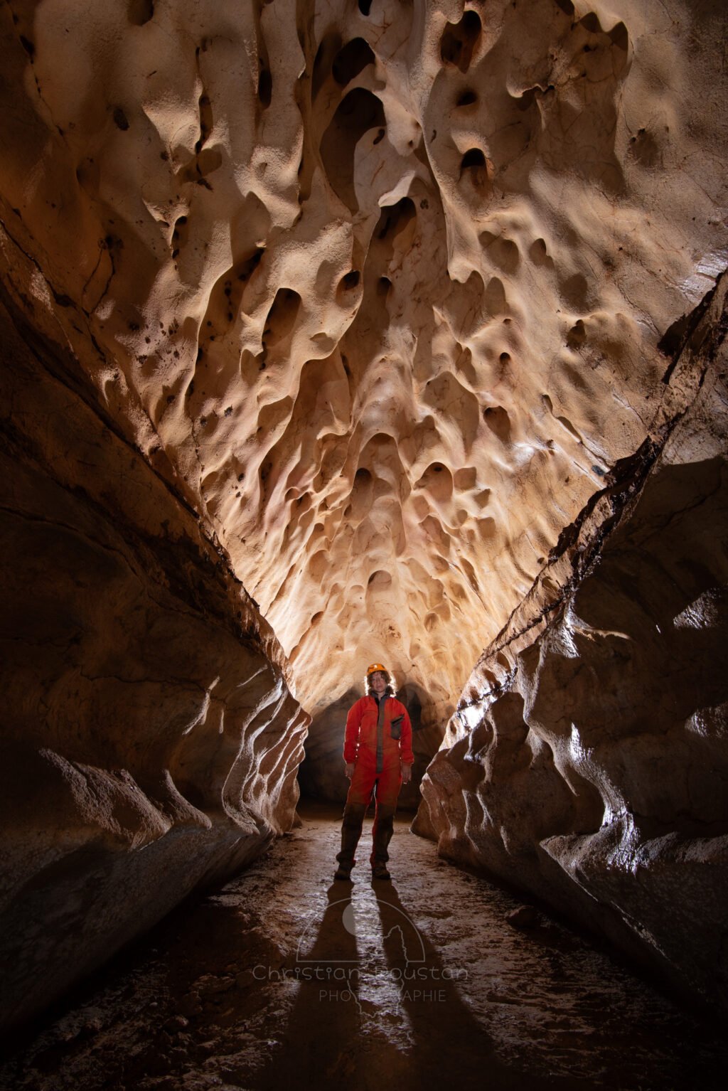 Le superbe plafond avant de rejoindre la galerie des rotondes. (Grotte du Barrage, Gard)