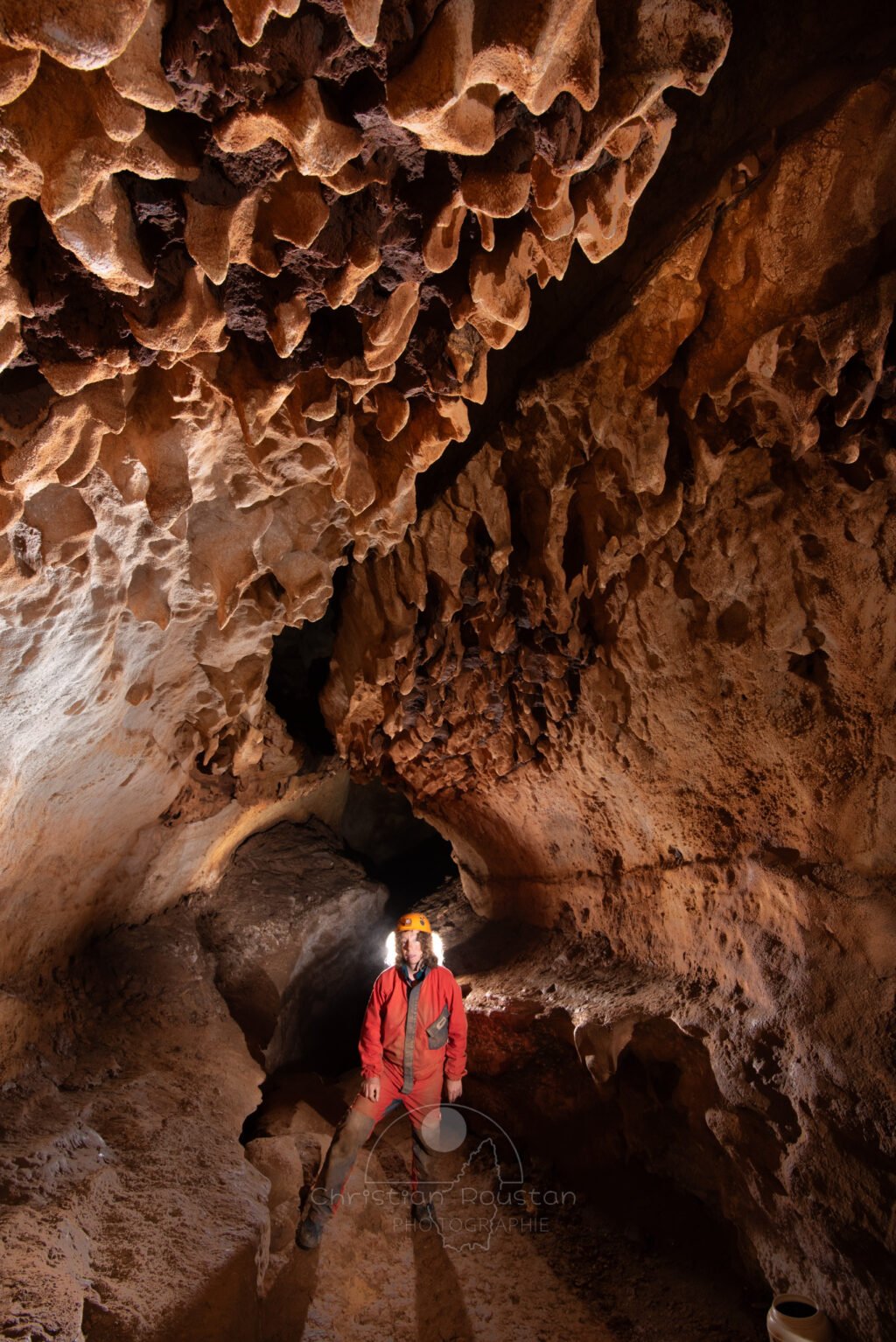 Lapiaz de voûte. (Grotte du Barrage, Gard)