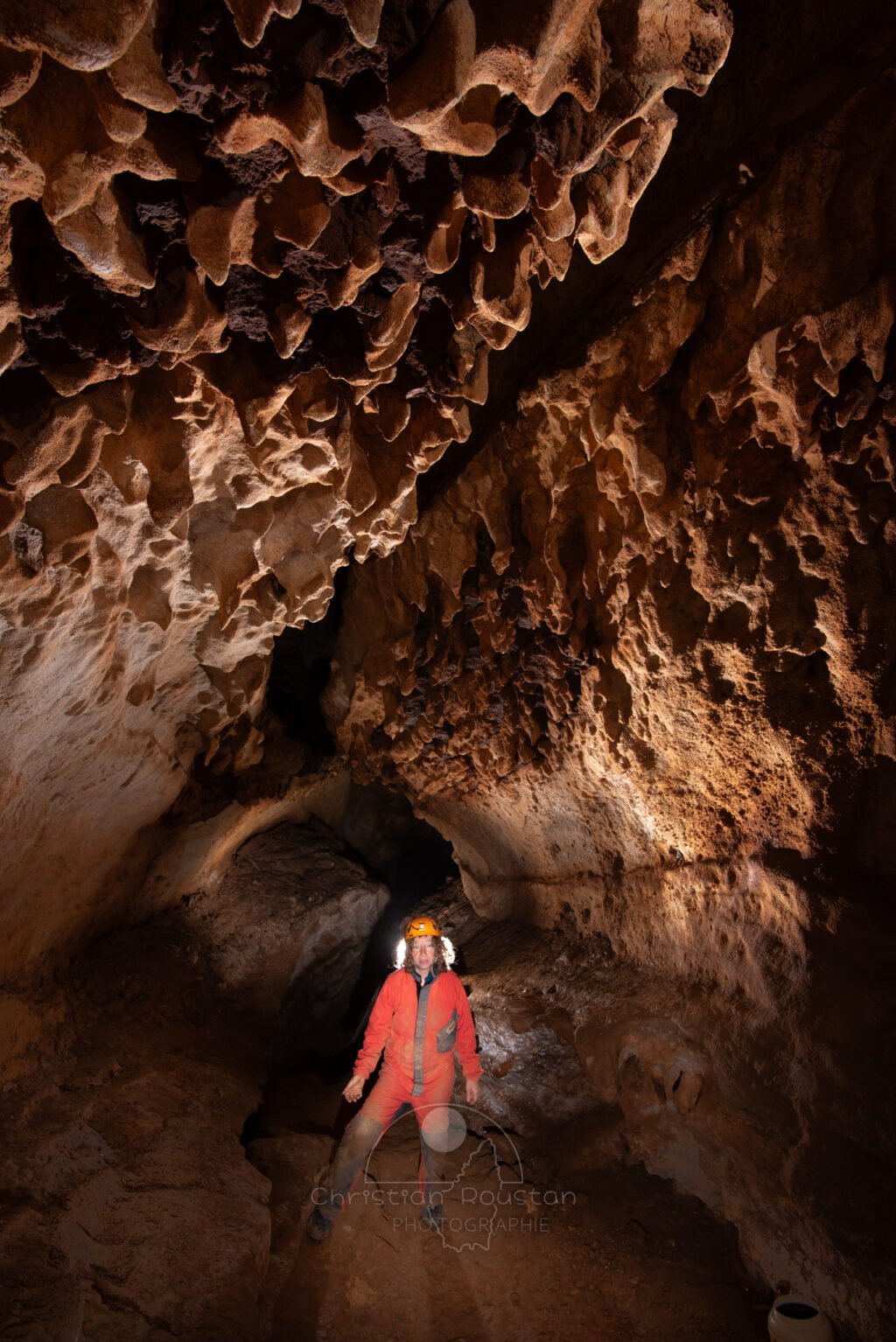 Lapiaz de voûte. (Grotte du Barrage, Gard)