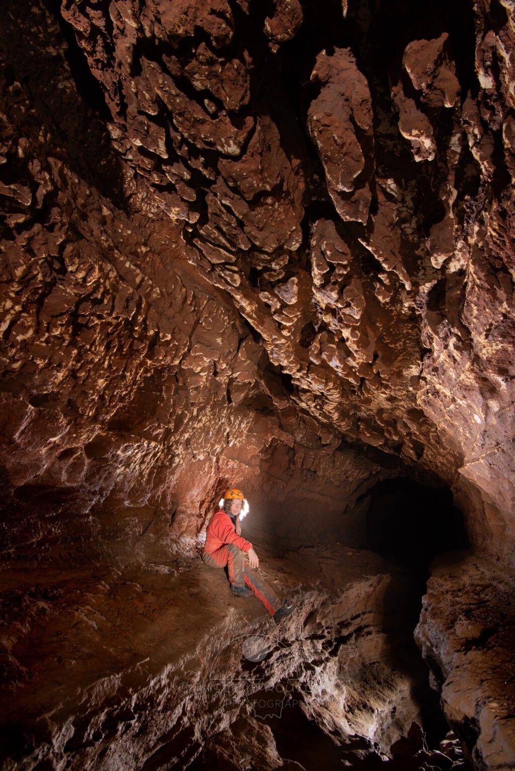 Un très beaux lapiaz de voûte. (Grotte du Barrage, Gard)