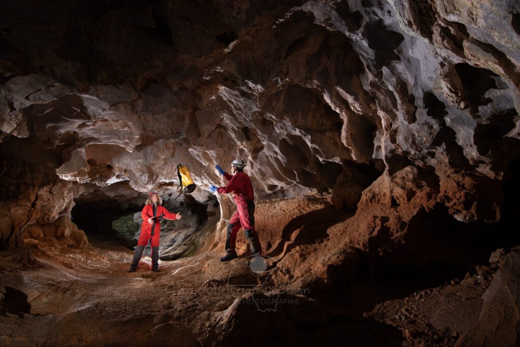 Passage de sac (sans l'appareil photo). (Résurgence de Bourbouillet, Ardèche)