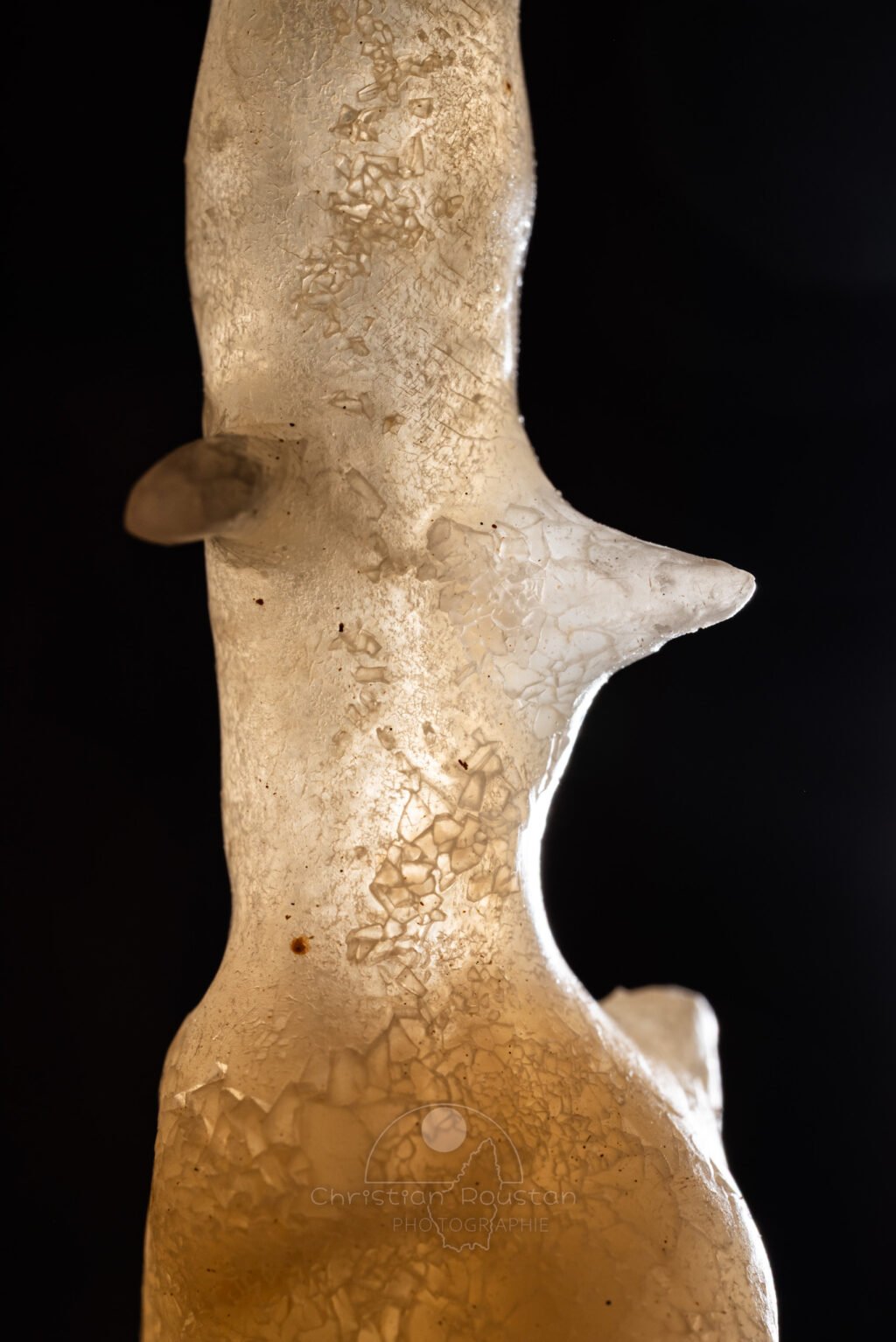 Un petit air humain, avec un grand chapeau. (Grotte Flandin, Ardèche)