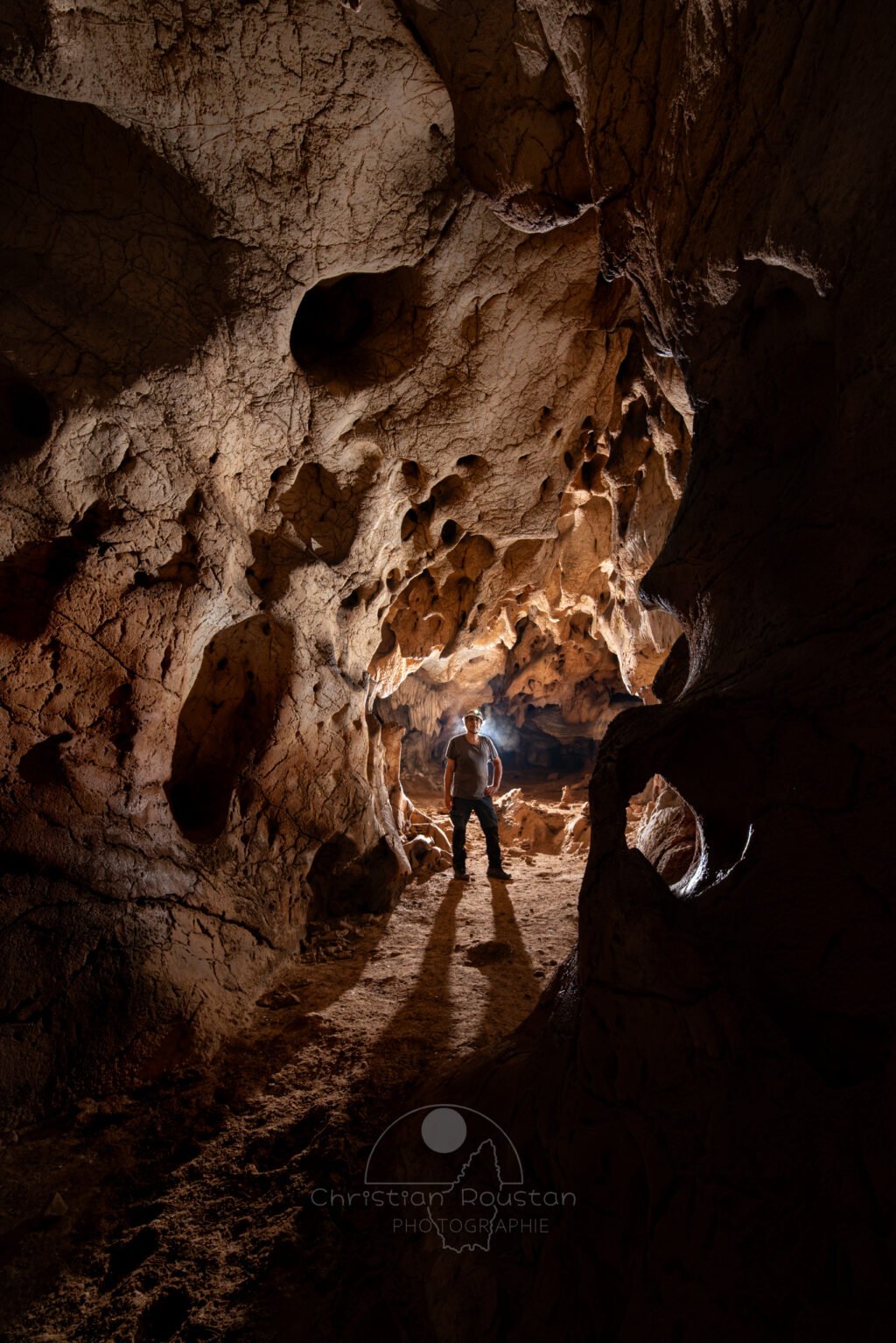 Grande galerie de la grotte des fées. (Grotte des Fées, Ardèche)