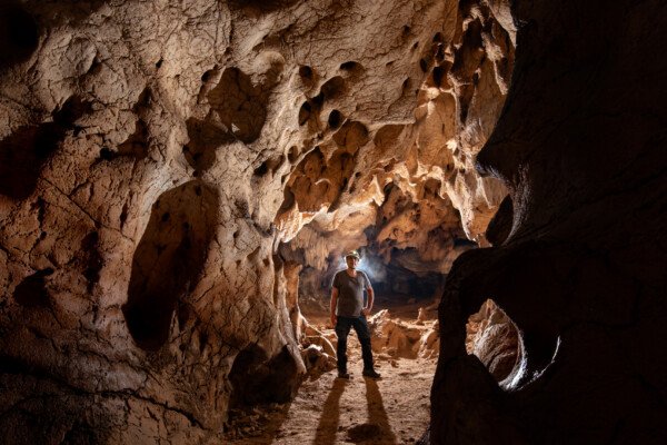 Grande galerie de la grotte des fées. (Grotte des Fées, Ardèche)