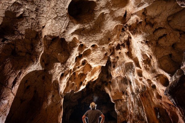 Galerie principale de la grotte des fées. (Grotte des Fées, Ardèche)