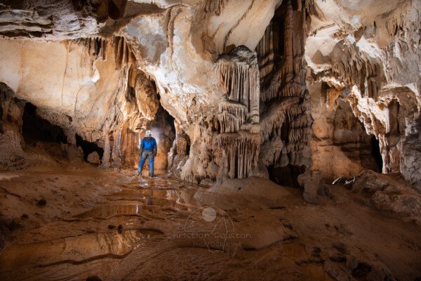 La première salle qui donne sur le P30. (Grotte du Barry, Gard)