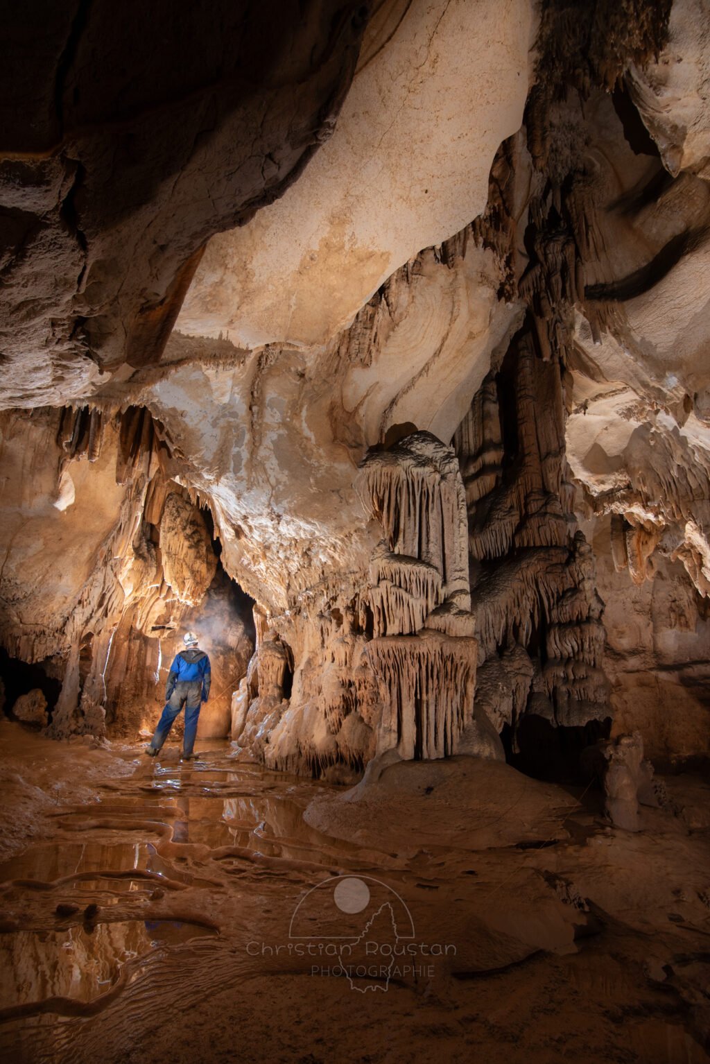 La première salle. (Grotte du Barry, Gard)