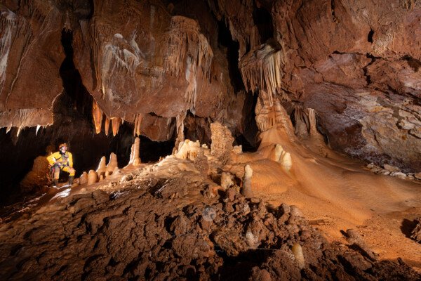 La salle inférieur richement décorée. (Aven Grotte de l'Émeraude, Gard)