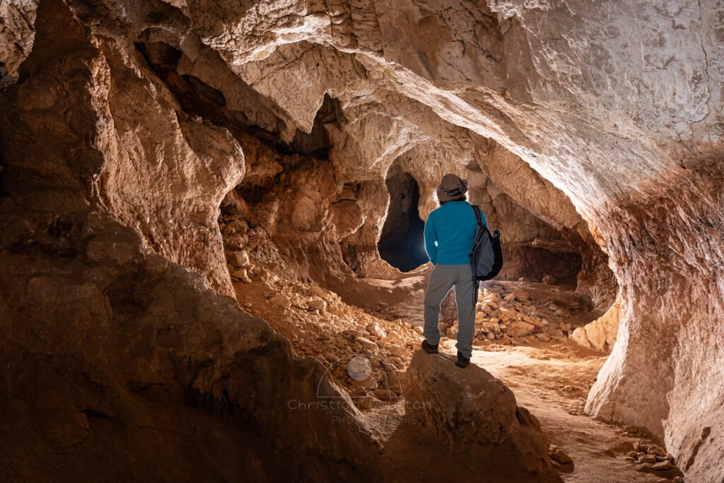 Partie basse de la galerie (Grotte de Louoï, Ardèche)