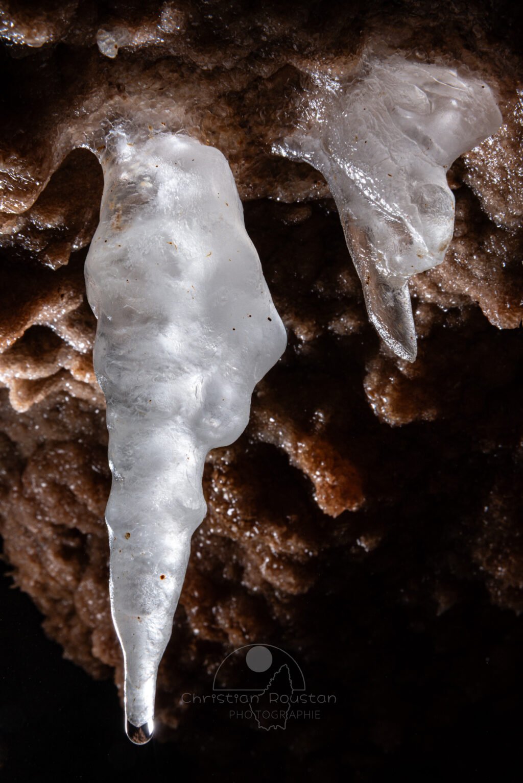 De la calcite avec la pureté de la glace (Spéléothème, Grotte de l'interrogation, Gard)