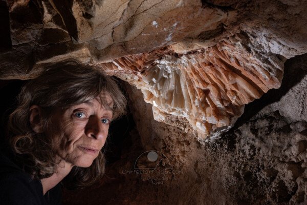 Traces de vandalisme (hydrothermale, Grotte des Maquisards, Ardèche)