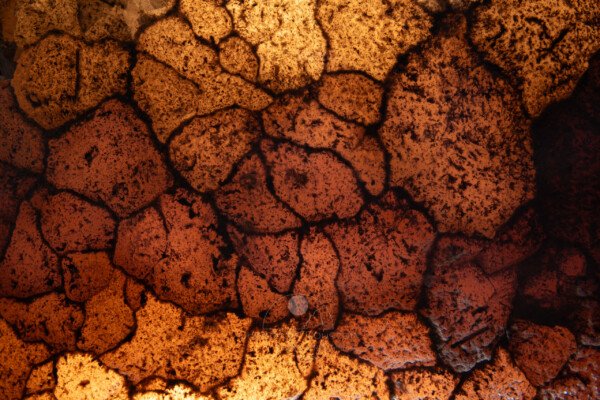 Éclairage par transparence des cristaux (hydrothermale, Grotte des Maquisards, Ardèche)