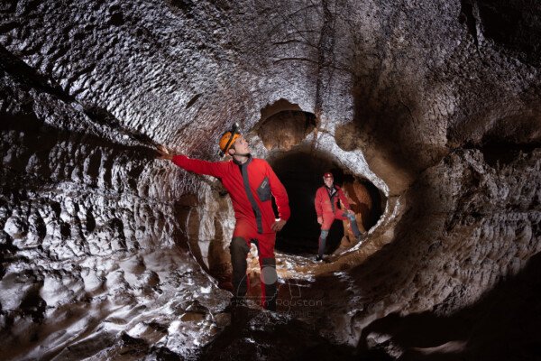 Une galerie avec un air de famille avec le tube de Peyrejal. (Réseau de la Cocalière, Résurgence de la Cotepatière, Aven de la Courcalhère, Ardèche)