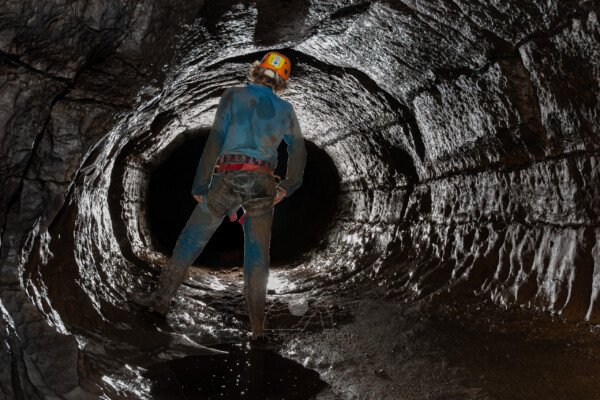 La galerie en forme de tube de Peyrejal (Évent de Peyrejal, Ardèche)