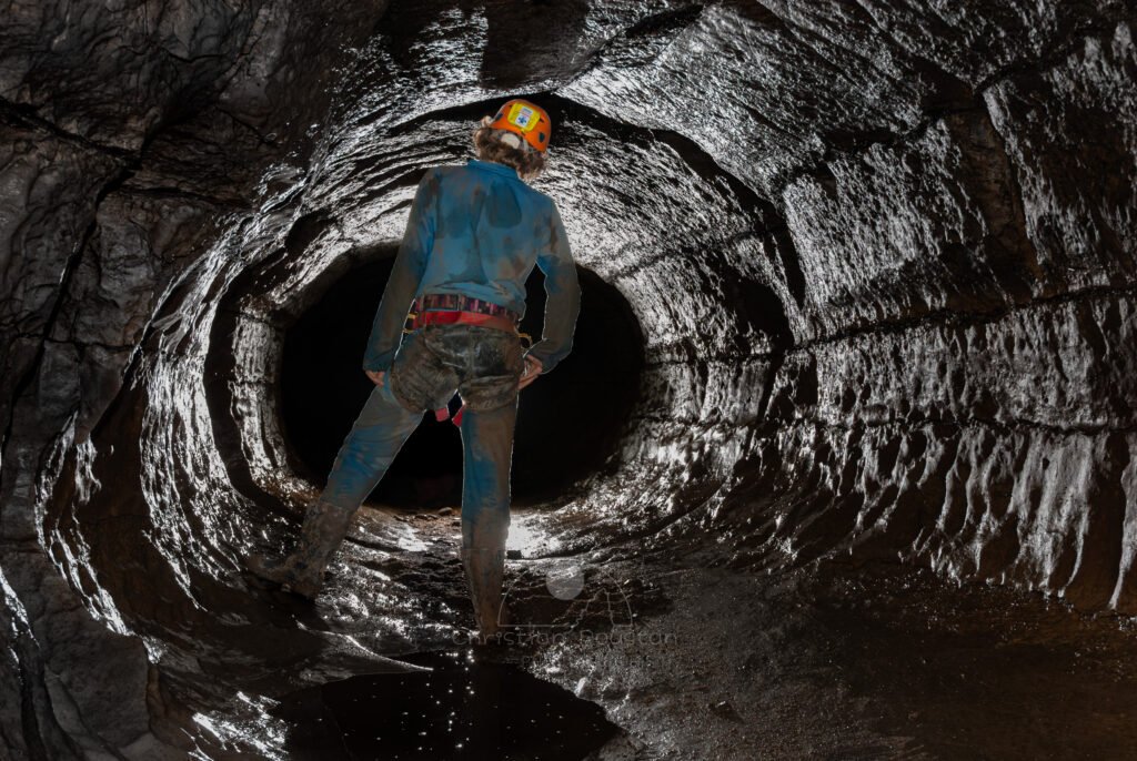 La galerie en forme de tube de Peyrejal (Évent de Peyrejal, Ardèche)