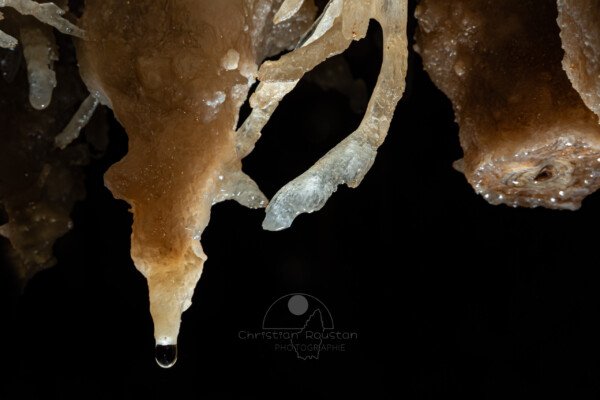 Structure cristalline de la calcite (Grotte de la Barbette, Réseau Estevan, Gard)