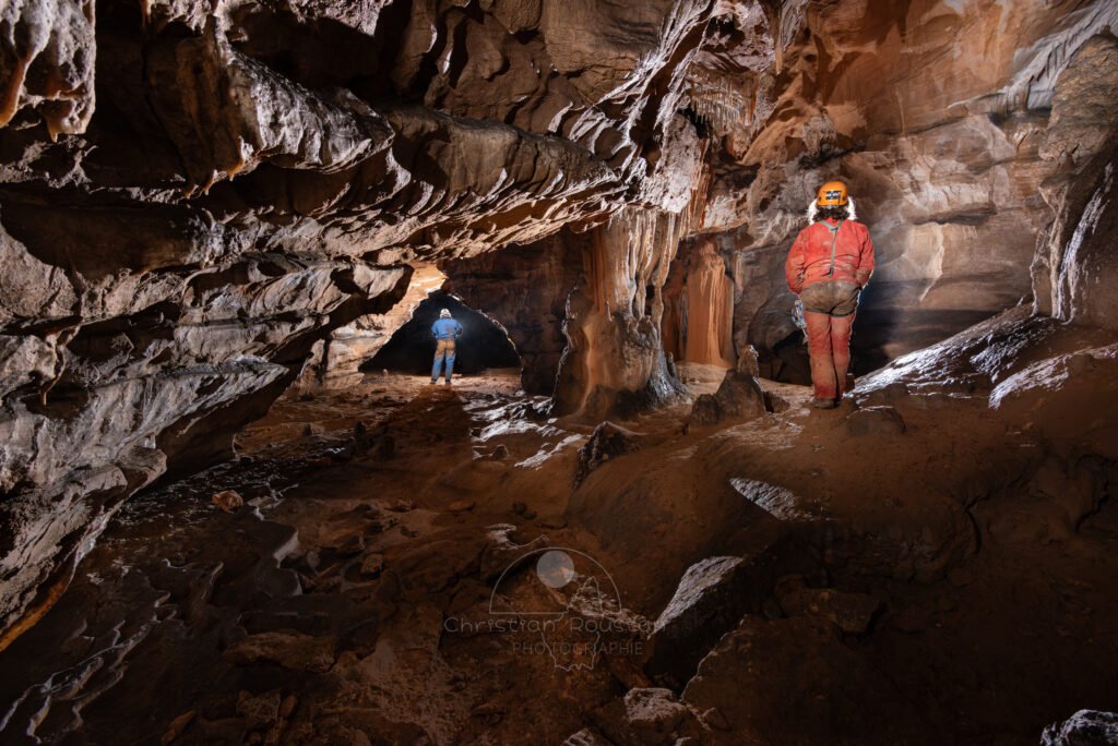 Massif de concrétions dans la galerie du mycélium (Grotte de la Pascaloune, Ardèche)