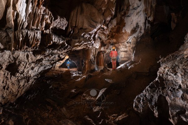 Massif de concrétions dans la galerie du mycélium (Grotte de la Pascaloune, Ardèche)