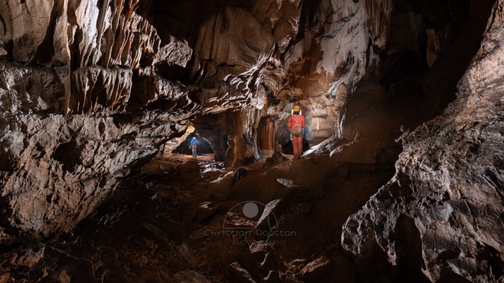 Massif de concrétions dans la galerie du mycélium (Grotte de la Pascaloune, Ardèche)