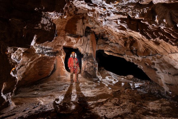 Massif de concrétions dans la galerie du mycélium (Grotte de la Pascaloune, Ardèche)