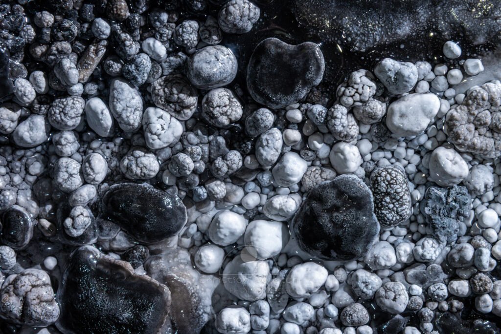 Des formes aléatoires (Réseau des perles, Sud France, Pisolithes)