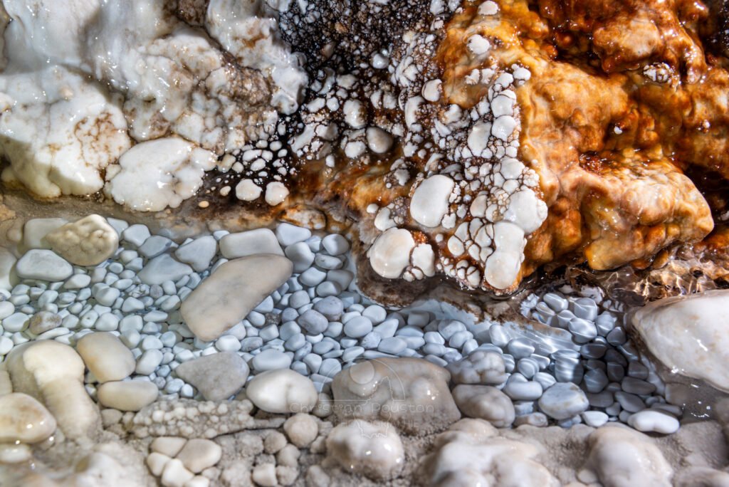 Explosion de couleur (Réseau des perles, Sud France, Pisolithes)