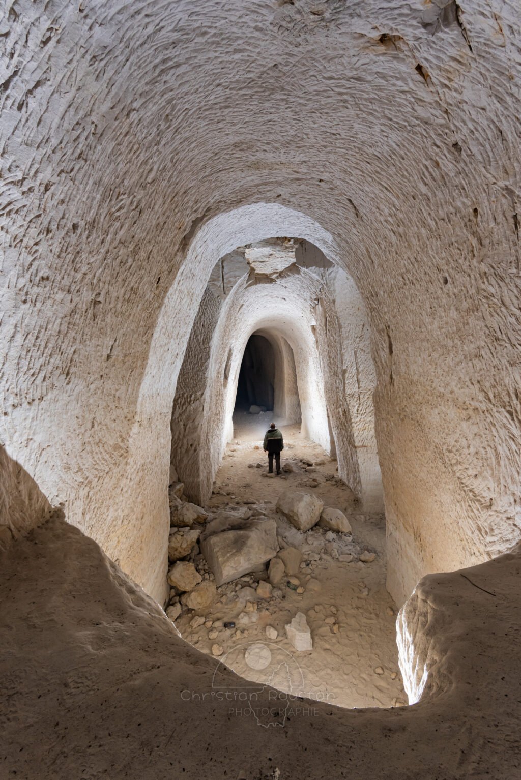 Une ambiance cathédralesque (Carrière de sable blanc, Piolenc, Vaucluse)