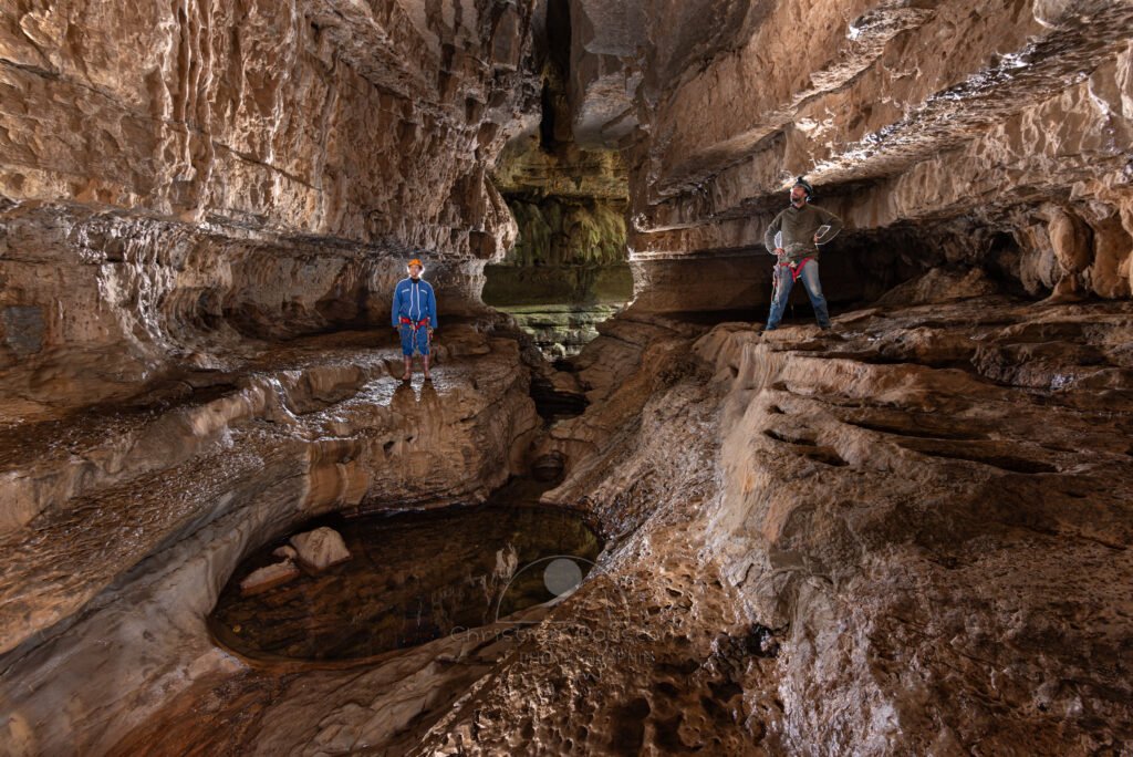 Le porche d'entrée (Spéléo, Goule de Sauvas, Ardèche)