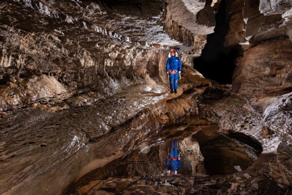 Reflet dans une marmite (Spéléo, Goule de Sauvas, Ardèche)