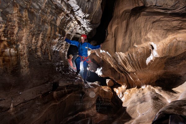 Descente vers le siphon (Spéléo, Goule de Sauvas, Ardèche)